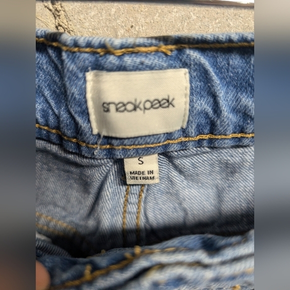 Shorts - Picture 2 of 3